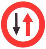 أعط حق الأولوية في الطريق الضيقة لحركة السير المقابلة